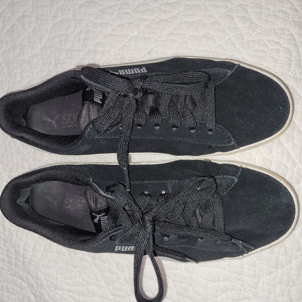 Women's Puma sneaker